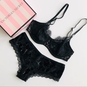 Victoria’s Secret black lingerie set - 32D/SMALL